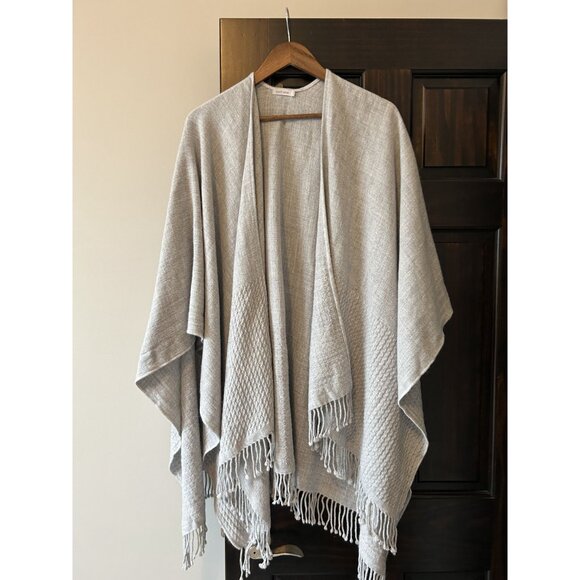 Mer Sea Gray One-Size Poncho – Cozy Chic Travel Layer Quiet Luxury Soft Knit - Picture 2 of 10